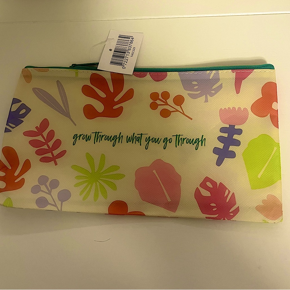 Thrive Causemetics bag NWT “Grow Through What You Go Through”